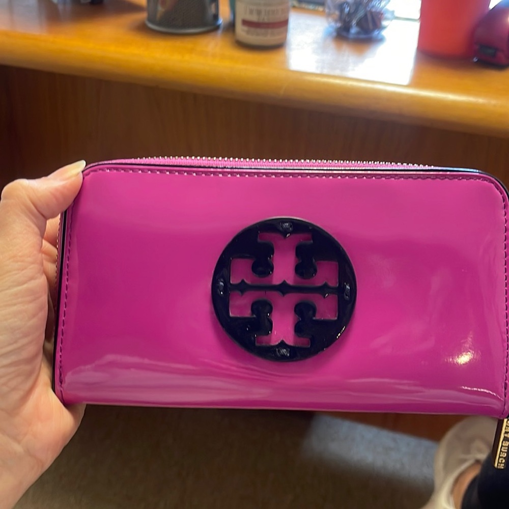 Magenta Tory Burch patent leather wallet- like new
